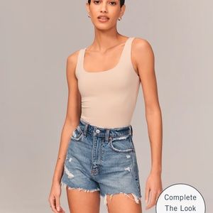 Abercrombie high rise mom short